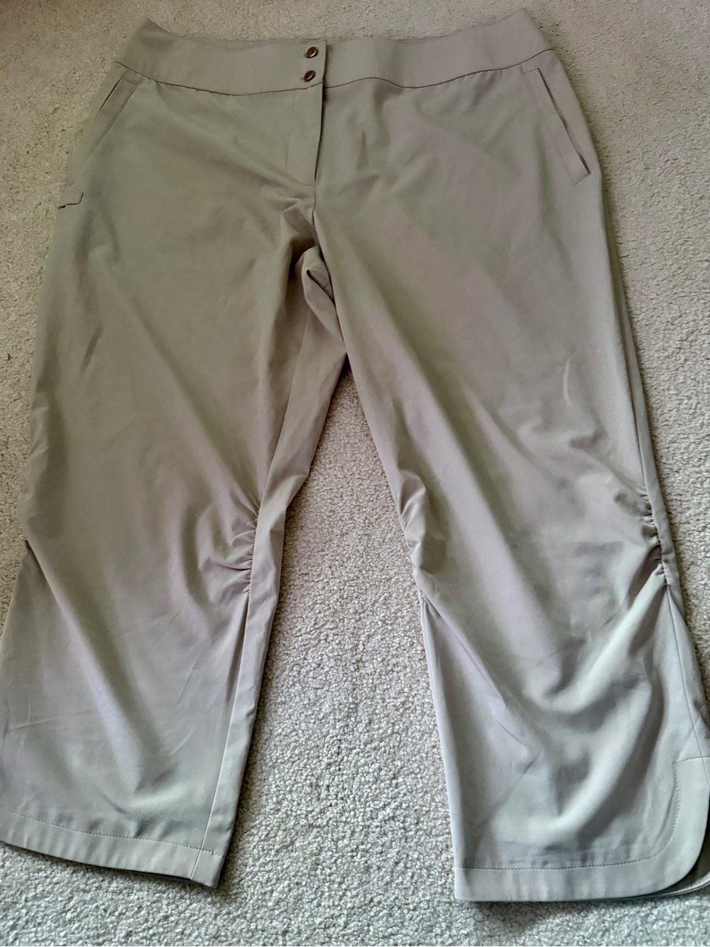 Chico’s Zenergy Khaki Kyle Cropped Golf Pants. Sz 2 (US 12/14)